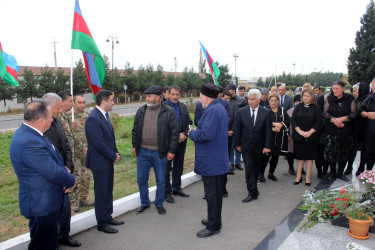 Vətən müharibəsi şəhidi Hüseyinov Elbrus Nadir oğlunun ikinci ildönümü məzarı başında qeyd edilib, ailəsi ziyarət olunub