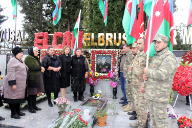 Vətən müharibəsi şəhidi Hüseyinov Elbrus Nadir oğlunun ikinci ildönümü məzarı başında qeyd edilib, ailəsi ziyarət olunub