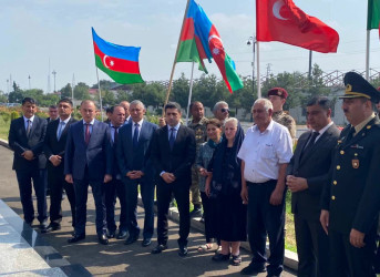 44 günlük Vətən Müharibəsi şəhidi Mirzəyev Şirzad Mirzə oğlunun doğum günü ilə bağlı anım mərasimi keçirilib.