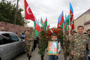 Şəhid Üzeyir Əliyev Göygöl şəhər Şəhidlər xiyabanında dəfn olunub