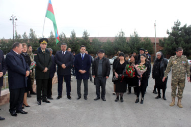 Vətən müharibəsi şəhidi Abbasov Seymur Muşfiq oğlunun ikinci ildönümündə məzarı və ailəsi ziyarət olunub