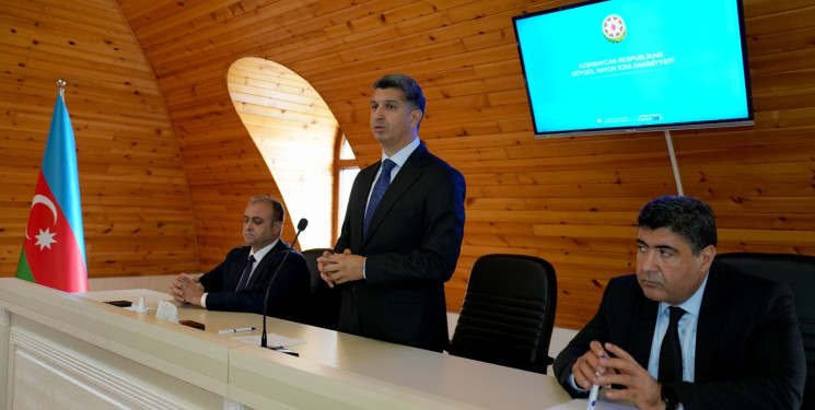 Vüqar Novruzov qəsəbə sakinlərinin müraciətlərini dinləyib