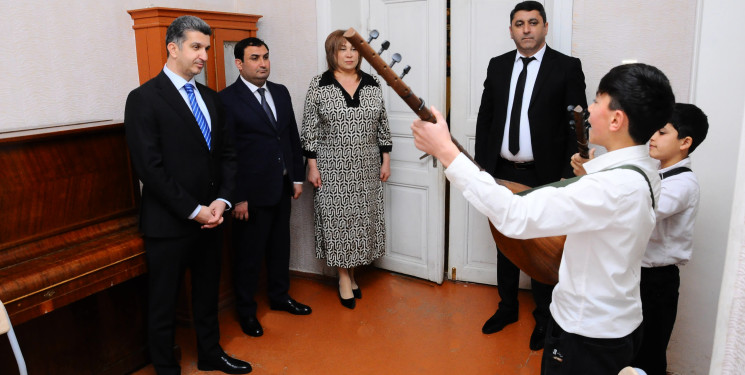 Musiqi məktəbi ilə tanışlıq
