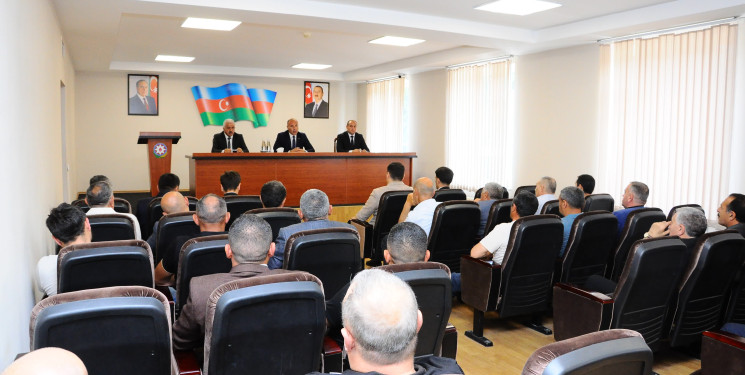 Fermer və sahibkarlarla görüş