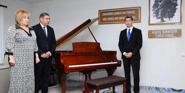 Göygöl rayon Aşıq Şəmşir adına uşaq musiqi məktəbinə yeni royal təqdim olunub