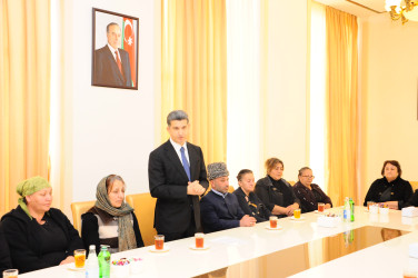 Şəhid ailələri ilə görüşlər davam edir